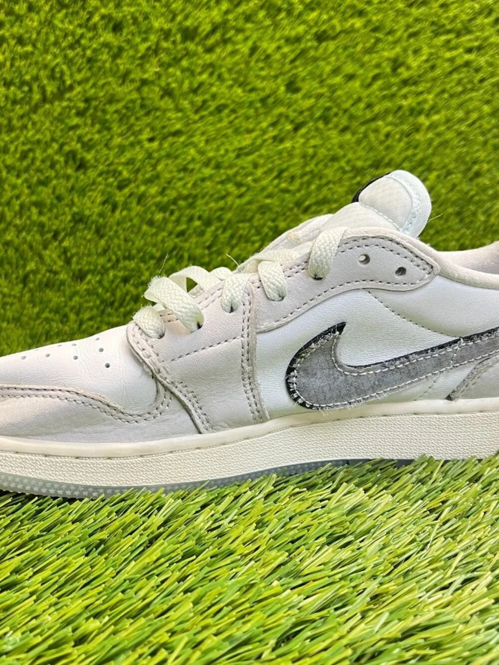 Nike Air Jordan 1 Retro Low OG Boys Size 6.5Y White Gray Athletic Shoes Sneakers